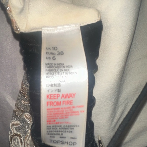 Elegant Top Shop top with beautiful detailing. - Picture 4 of 6